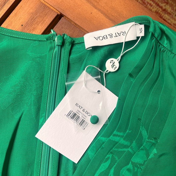 Rat & Boa Isabella Green V Neck Puff Sleeve Mini Dress - Picture 3 of 4